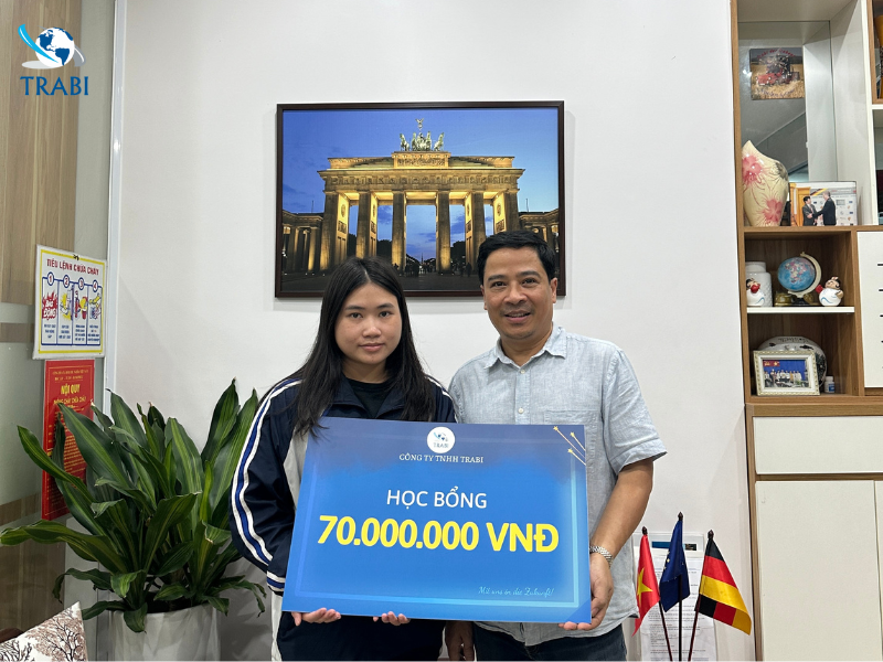 Trabi trao học bổng 140 triệu đồng cho sinh viên đại học Ngoại Ngữ đại học quốc giá Hà Nội